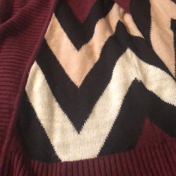 Cute Aztec sweater - Picture 3 of 3